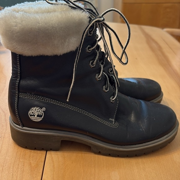 Timberland Women’s Black Winter Leather Boots with Gray Lining.  Size 8 - Picture 1 of 7